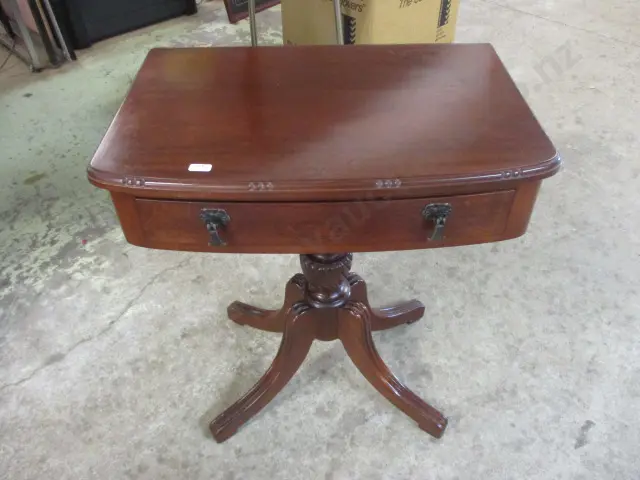 Side Table Image 1++